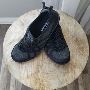 Sketchers sneakers